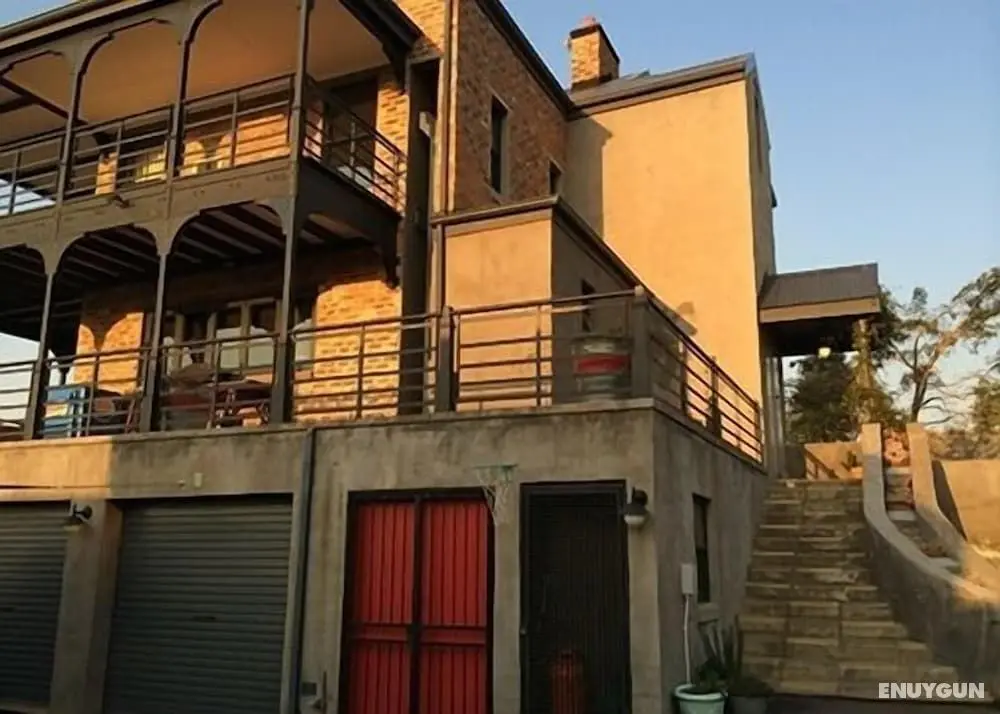 The Warehouse - Öne Çıkan Resim