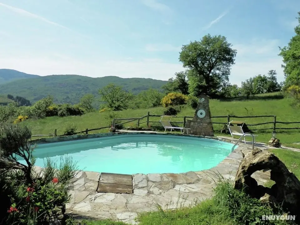 Warm Holiday Home in Ortignano With Swimming Pool - Konum Öne Çıkanlar
