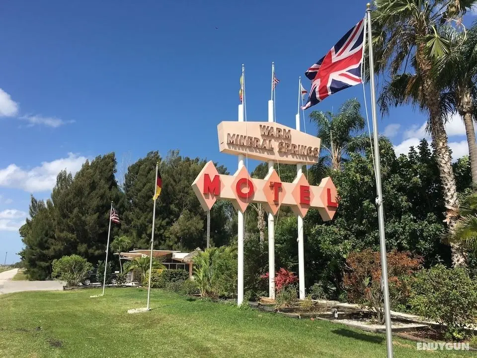 Warm Mineral Springs Motel - Öne Çıkan Resim