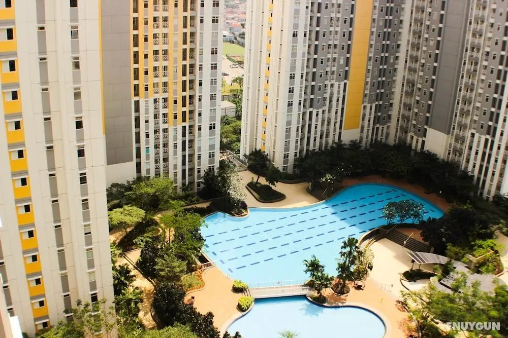 Warm And Tranquil 2Br At Springlake Summarecon Bekasi Apartment - Havuz