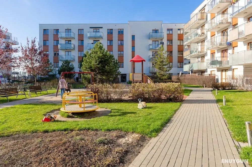 Warsaw Apartment Young City by Renters - Dış Mekan