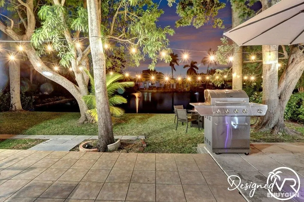 Waterfront Newly Renovated 4 BR Home - Dış Mekanlar