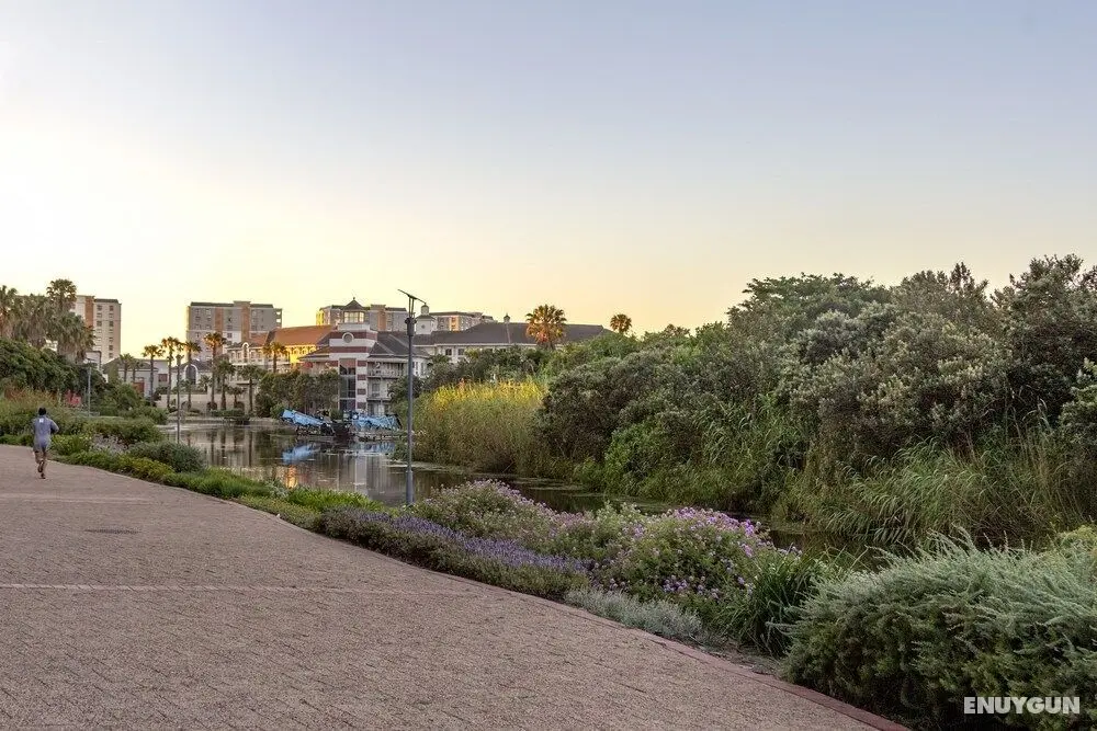 WatersEdge Aparthotel - Dış Mekan