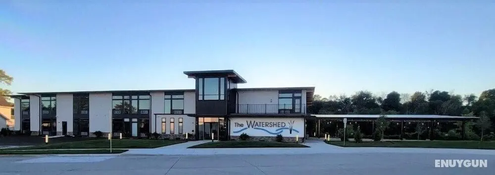 Watershed Hotel - Öne Çıkan Resim