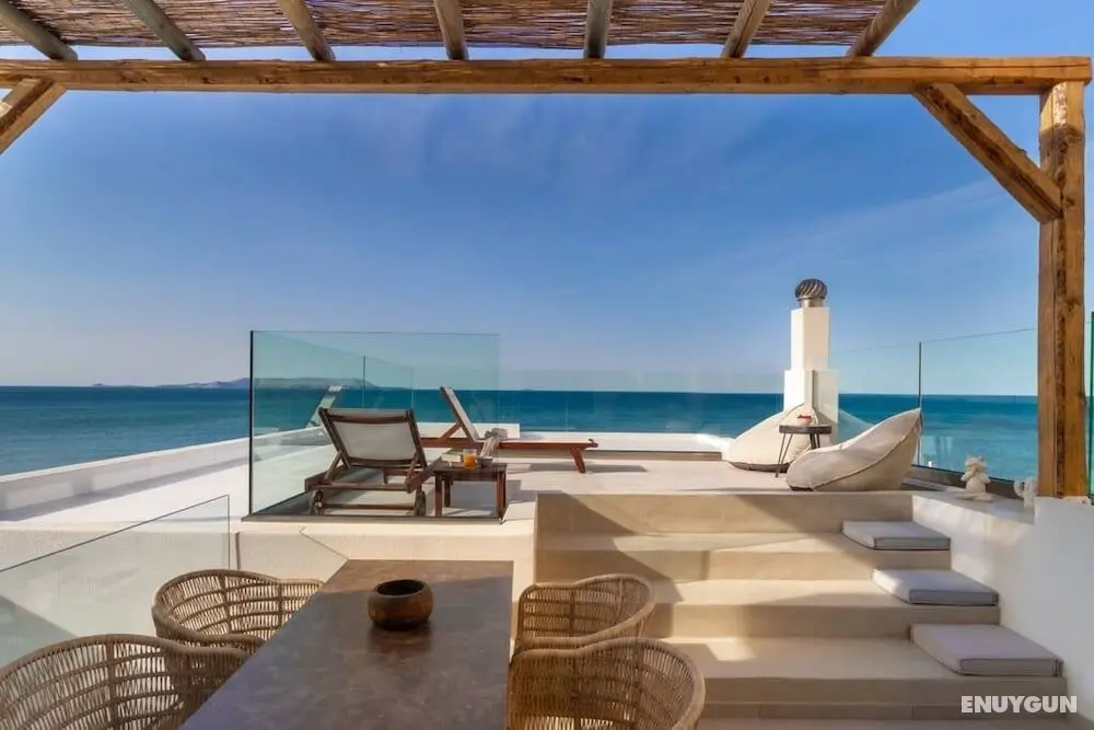 Wave an Idyllic Seafront Suite - Oda