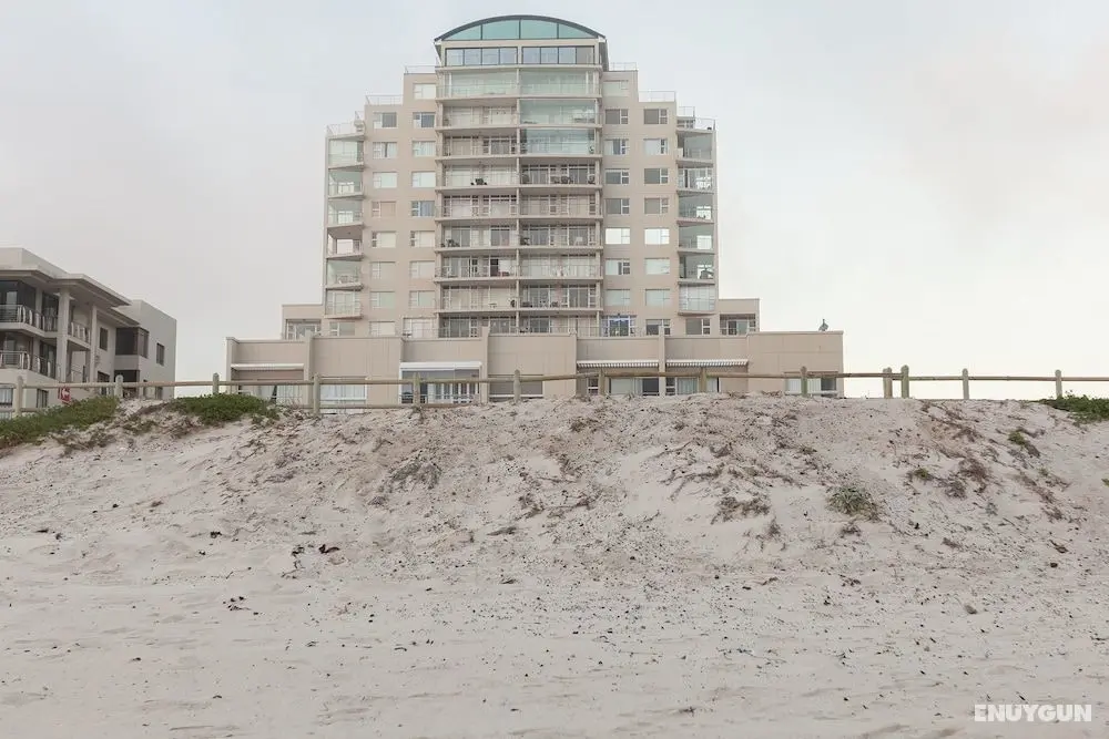 The Waves, Living By the Beach - Öne Çıkan Resim