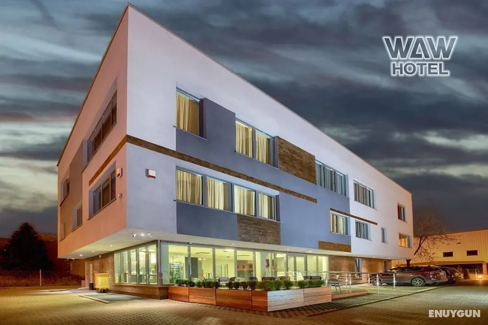 WAW Hotel Airport Okęcie - Dış Mekan