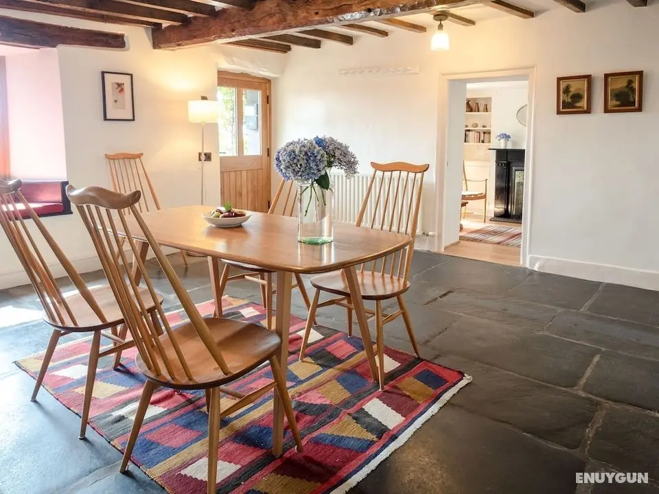 Wayside Cottage - Öne Çıkan Resim