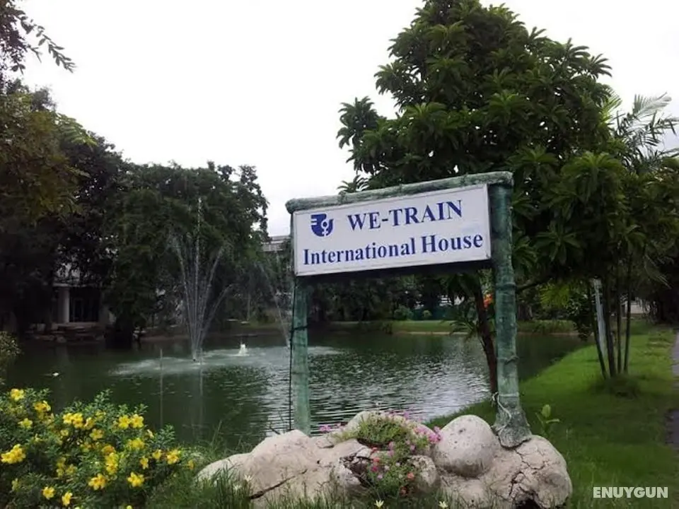 We Train Hotel Donmuang - Dış Mekan