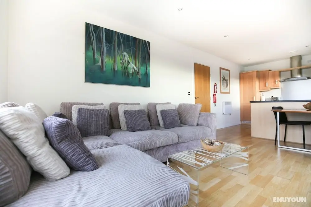 Week2Week Modern 3rd Floor Gosforth Apartment with balcony - Öne Çıkan Resim