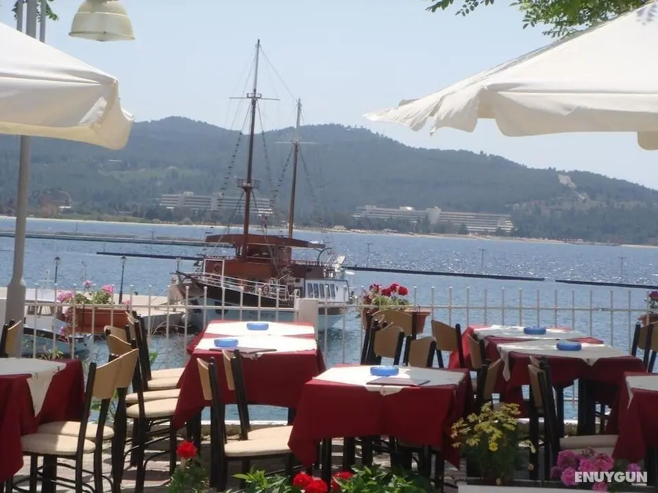 Welcome To Hotel Petunia, In Neos-marmaras,xalkidiki ,greece, Triple Room 5 - Yerinde Yemek