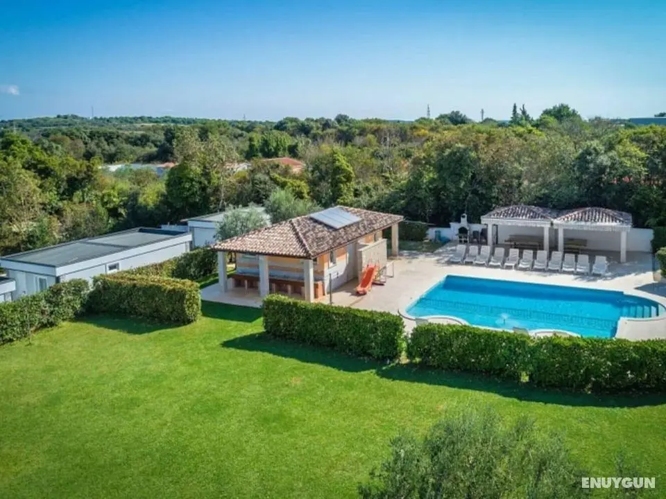 Welcoming Mobile Home in Banjole With Swimming Pool - Havuz