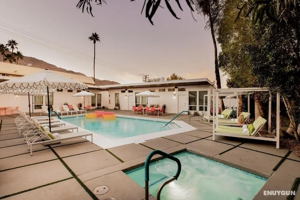 The Wesley Flat 7 in Palm Springs - Oda