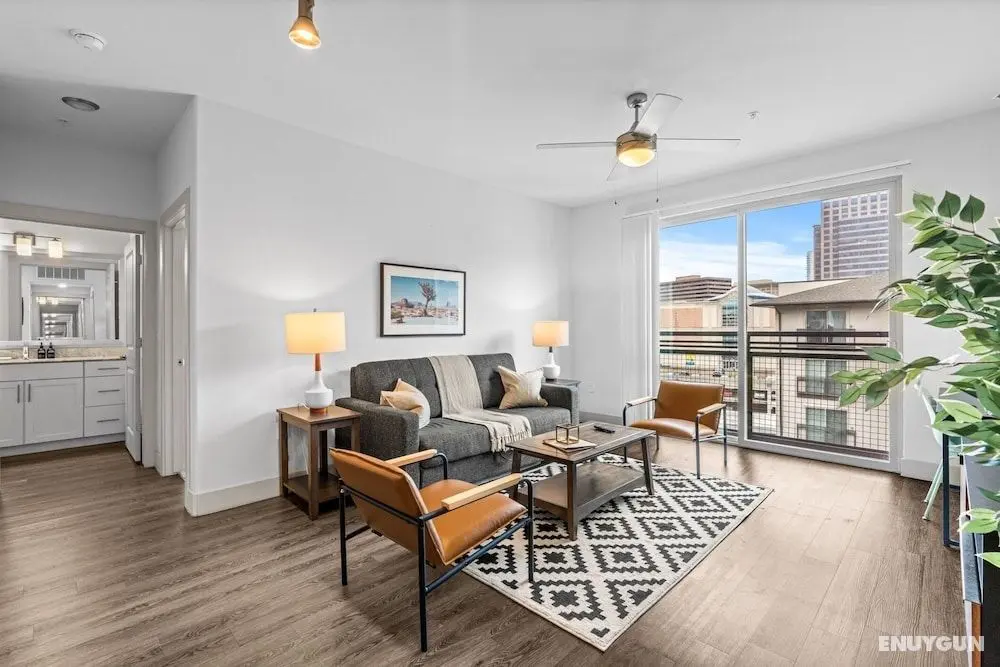 West Home- Phipps Plaza - Öne Çıkan Resim