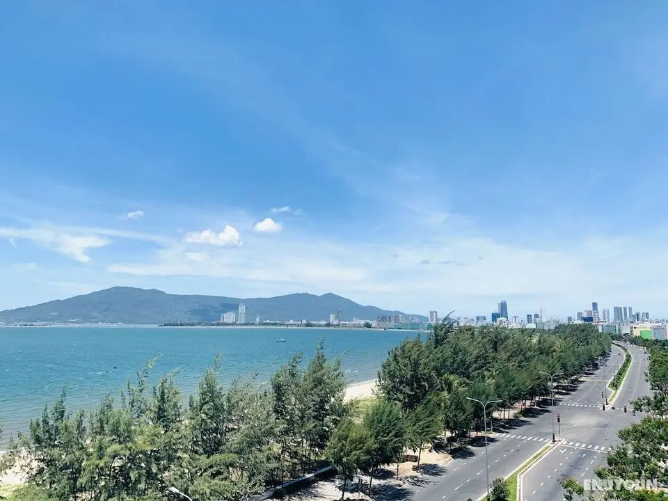 Whale Hotel - Öne Çıkan Resim
