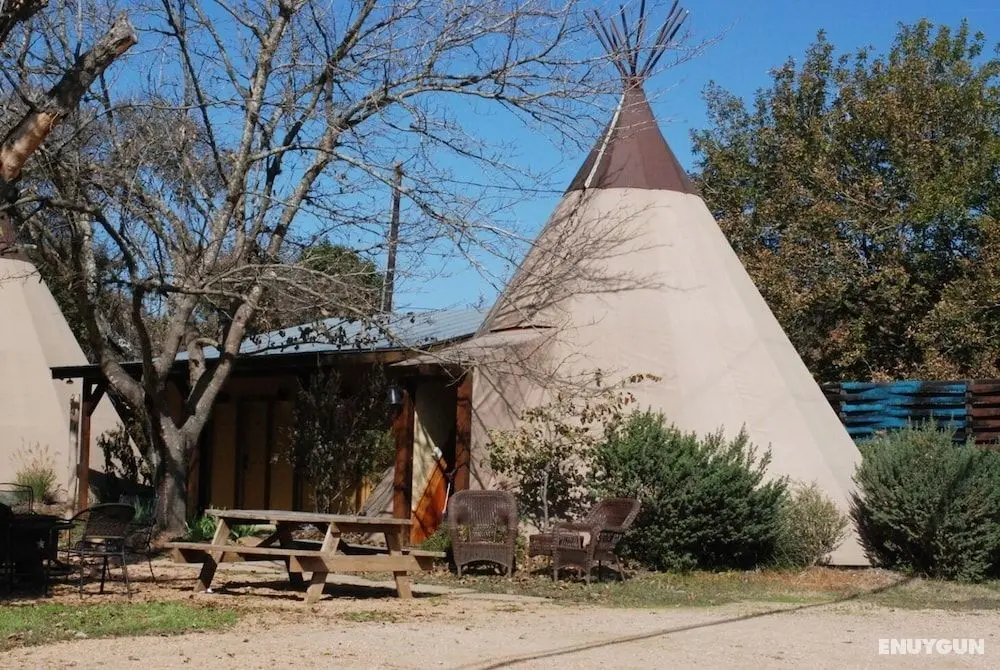 White Buffalo Tipis 7 on the Guadalupe - Öne Çıkan Resim