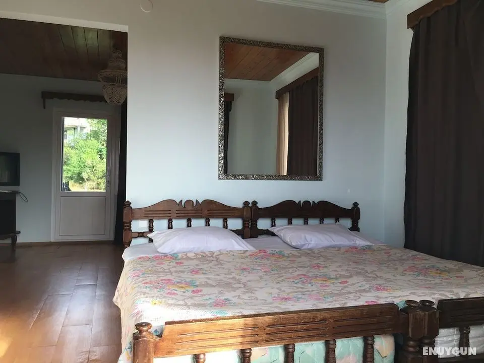 White Guest House - Öne Çıkan Resim