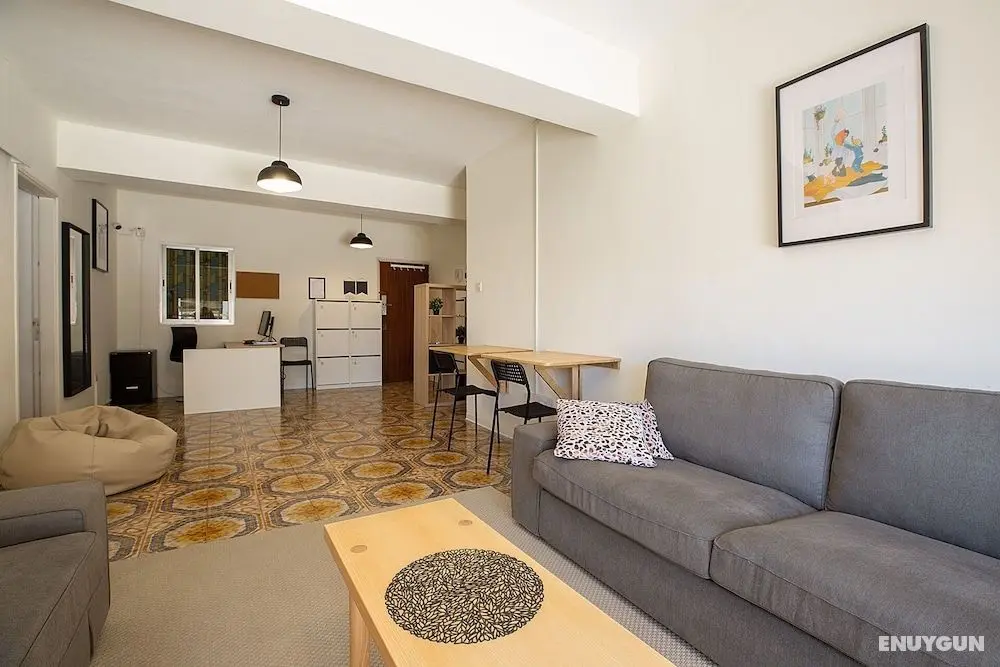 White Hostel - Öne Çıkan Resim