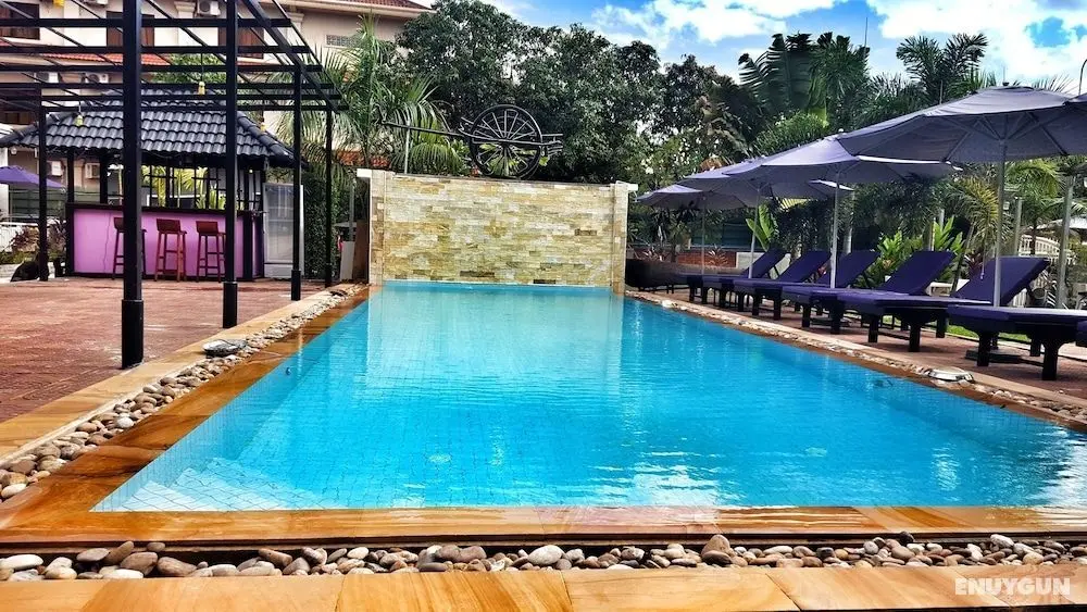 White Lotus Resort - Öne Çıkan Resim