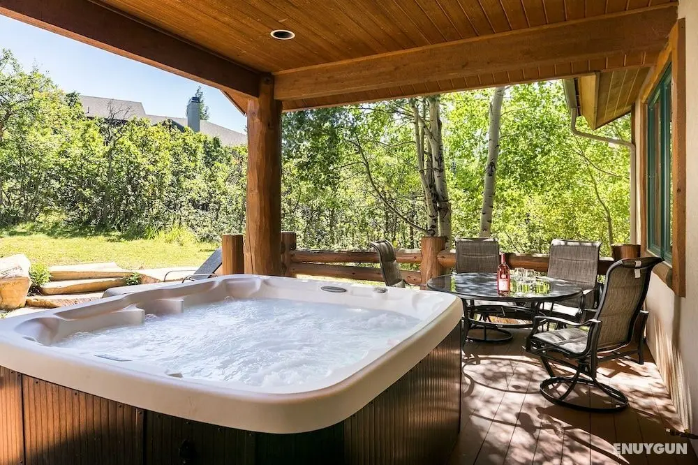 White Pines 5-Bedroom 5-Bath Luxury Home in Solamere Lower Deer Valley - Oda Düzeni