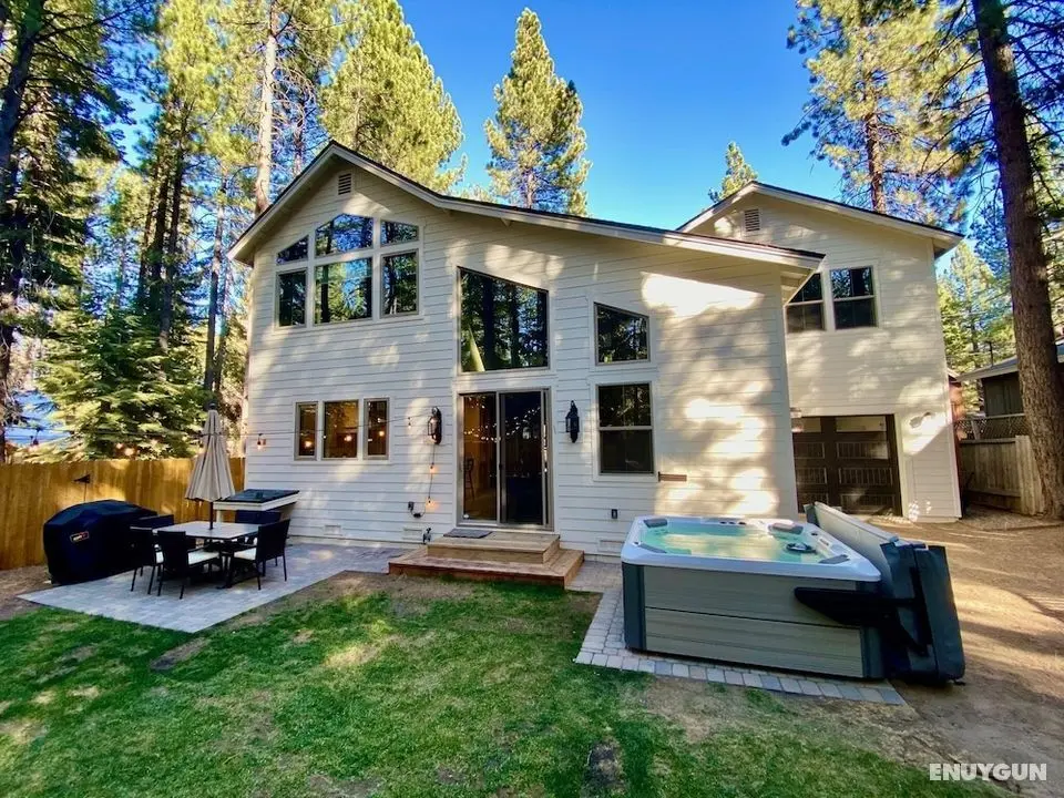 White Tahoe Cottage - Öne Çıkan Resim