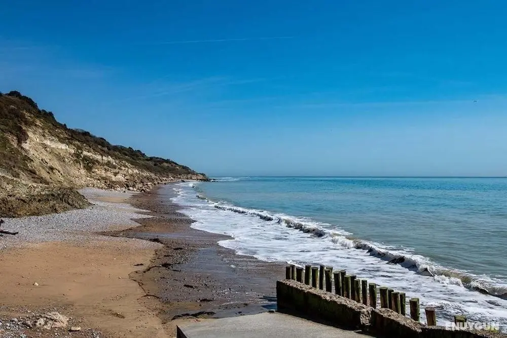 Whitecliff Bay Holiday Park - Plaj