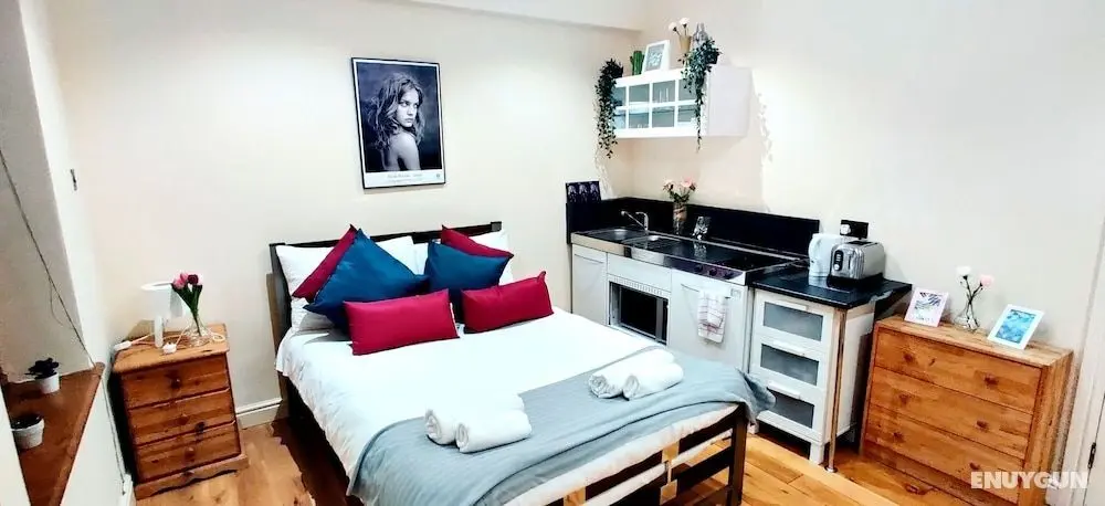 White's Row Resident - Öne Çıkan Resim