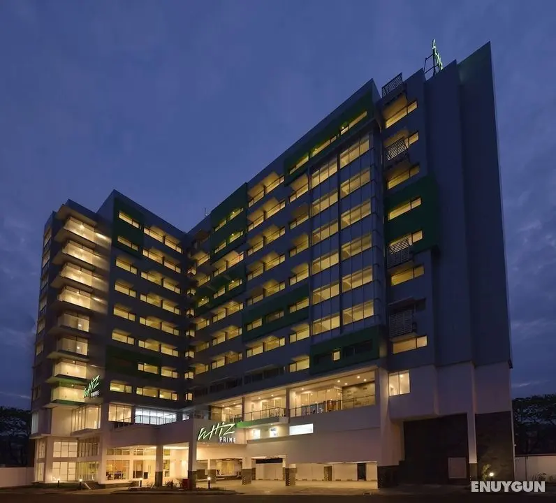 Whiz Prime Hotel Megamas Manado - CHSE Certified - Öne Çıkan Resim