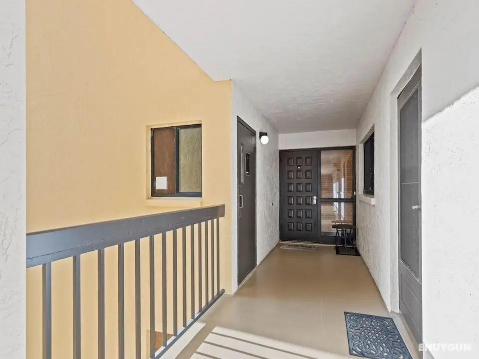 Windward Point 212 - Lobi