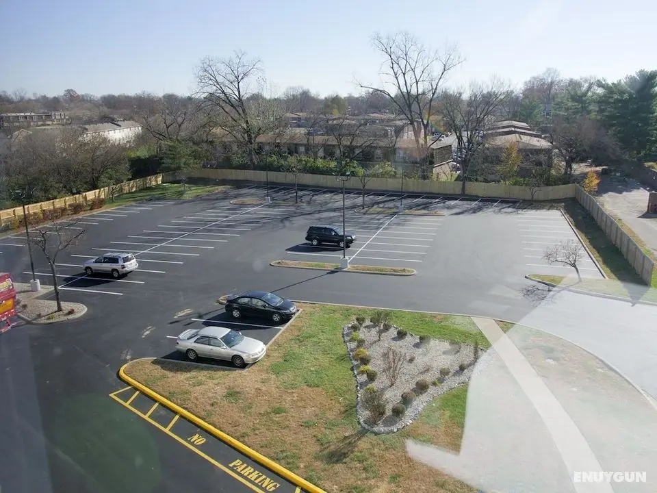 Wingate by Wyndham Louisville Fair and Expo - Otopark