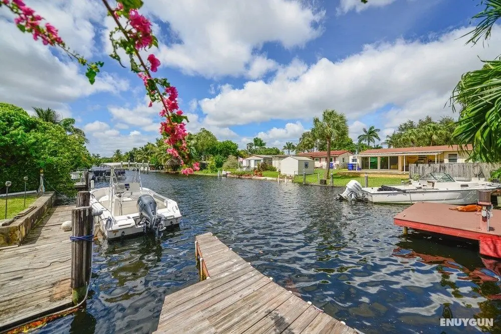 Wonderful 2BR House with Canal Access - Öne Çıkan Resim