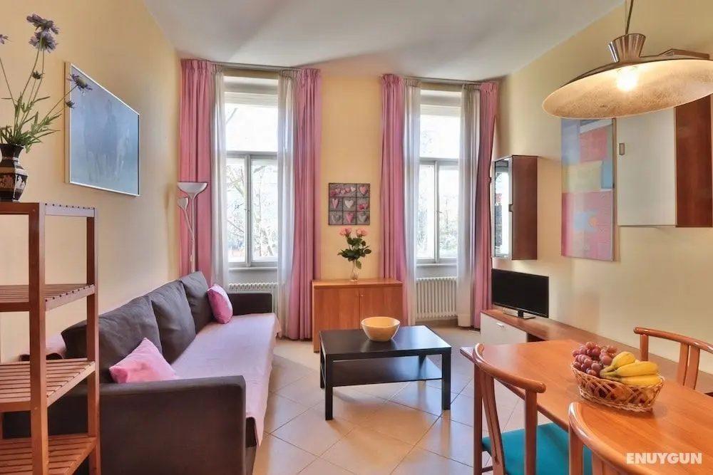 Wonderful apartment in Vinohrady - Öne Çıkan Resim