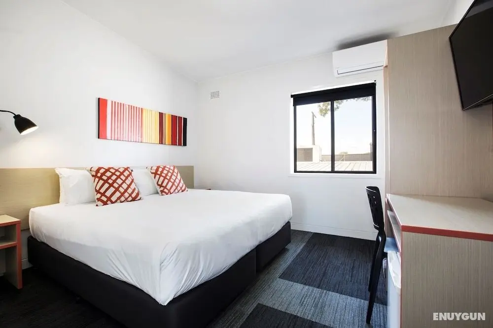 Villawood Hotel - Öne Çıkan Resim