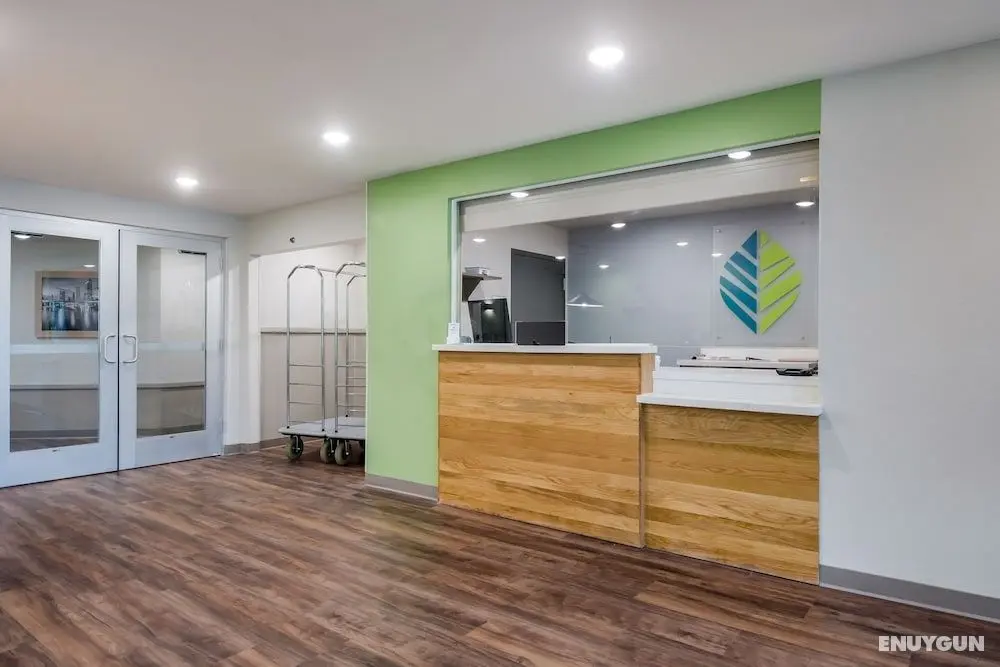 WoodSpring Suites Tampa Airport North Veterans Expressway - Lobi