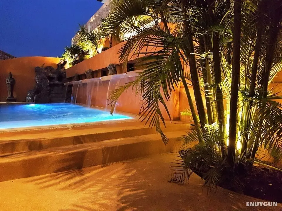 WOWLAND Luxury Villa Pattaya Walking Street 6 Bedrooms - Öne Çıkan Resim