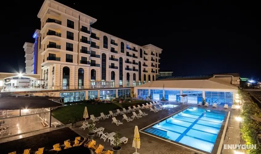 Wyndham Afyonkarahisar Thermal & Spa - Gece Görünümü