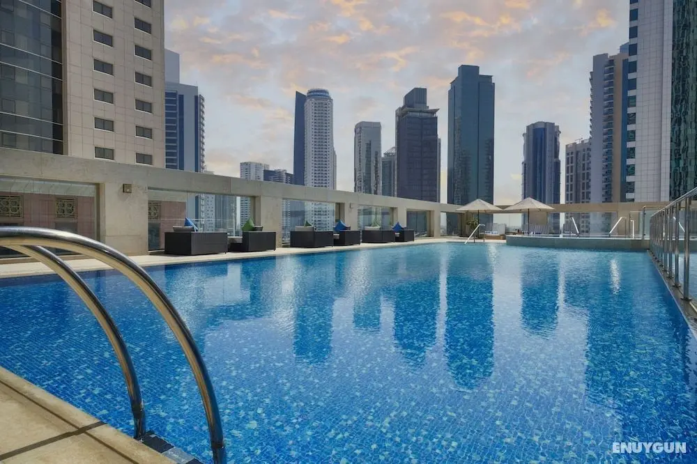 Wyndham Grand Doha West Bay Beach - Havuz