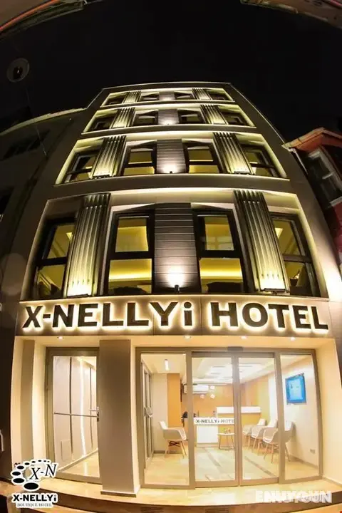 X-Nellyi Hotel - Gece Görünümü