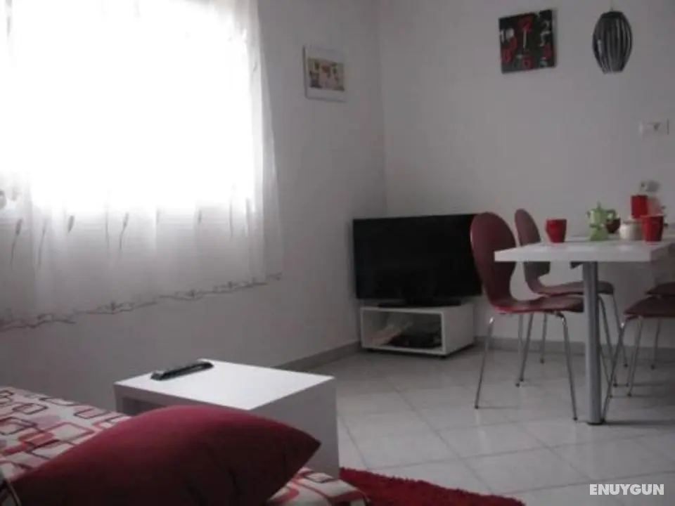 Xena - Comfort and Spacious - A2 Red - Öne Çıkan Resim