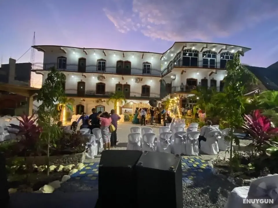 Hotel y Restaurante Las Adas y Estrellas - Dış Mekan