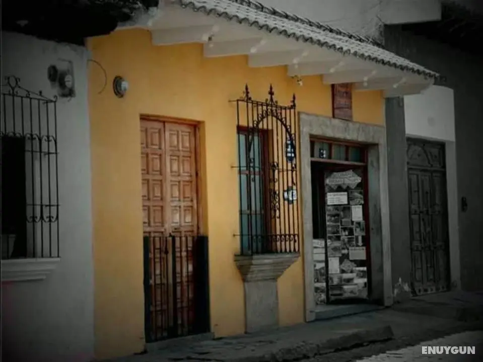 Yellow House - Hostel - Dış Mekan