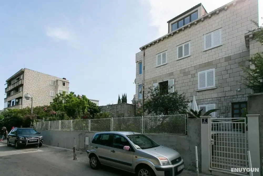 Yellow Room Guesthouse - Dış Mekan