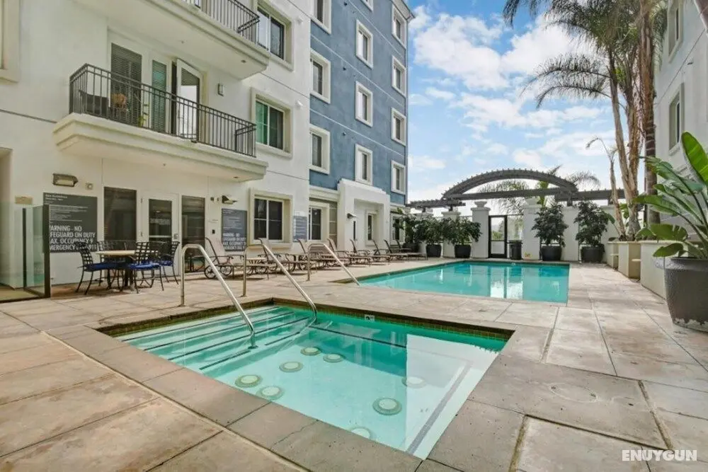 Yes it s Right 2 Suites and 3 Baths in the Heart of San Diego FB2 - Oda