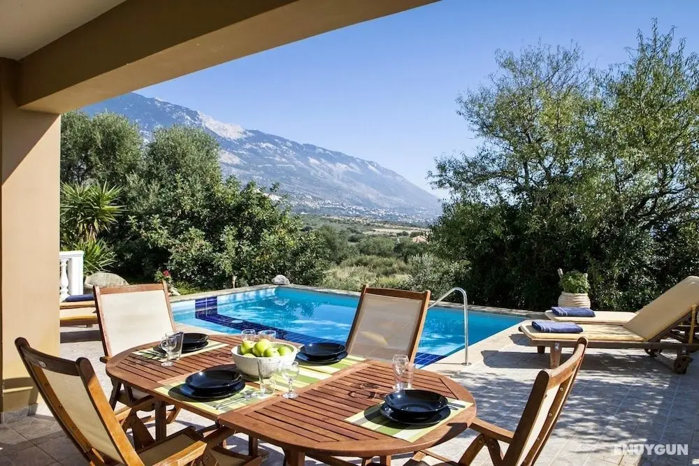 Villa-yianna Cool Interior and Tranquil Exterior - Oda