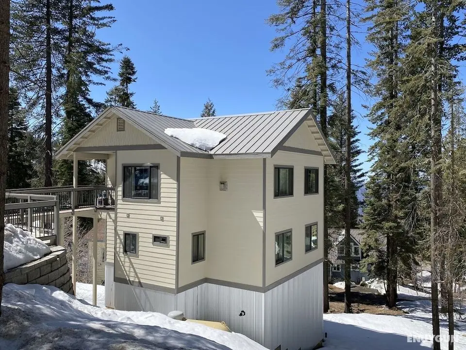 Yosemite's Pine Cove - Öne Çıkan Resim