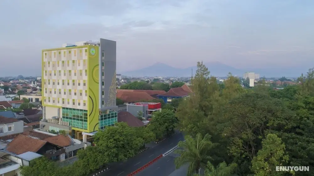Zest Hotel Parang Raja Solo - CHSE Certified - Dış Mekan