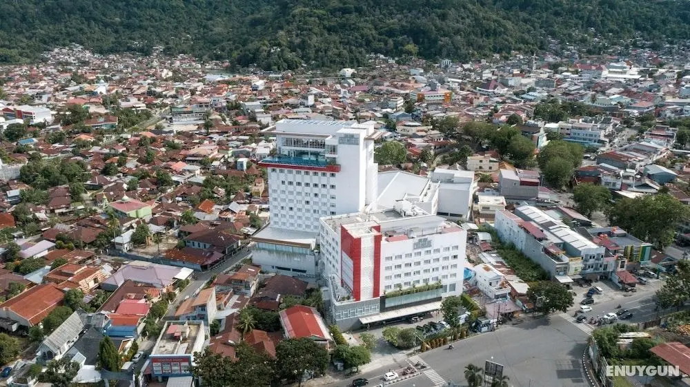 The ZHM Premiere DH Grand Zuri Padang - CHSE Certified - Öne Çıkan Resim