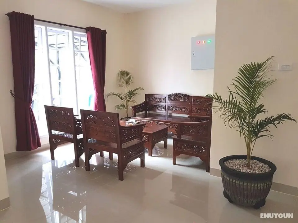 Zoe's Paradise Waterfront Hotel - Lobi