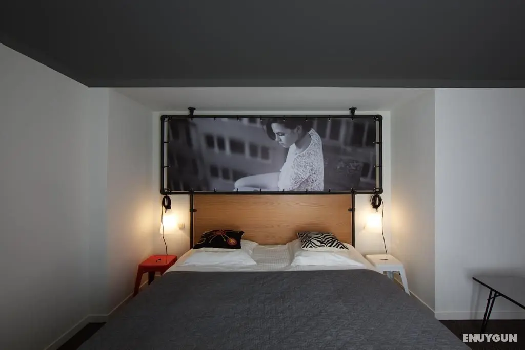 Zoom Hotel - Oda