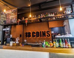 18 Coins Cafe & Hostel Genel
